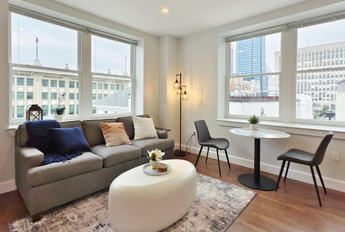 Fun Cozy Apts - 1 25 Mile Walk To Tiaa Bnk Fld Jacksonville Bagian luar foto