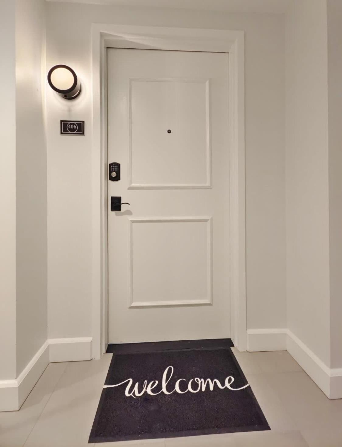 Fun Cozy Apts - 1 25 Mile Walk To Tiaa Bnk Fld Jacksonville Bagian luar foto