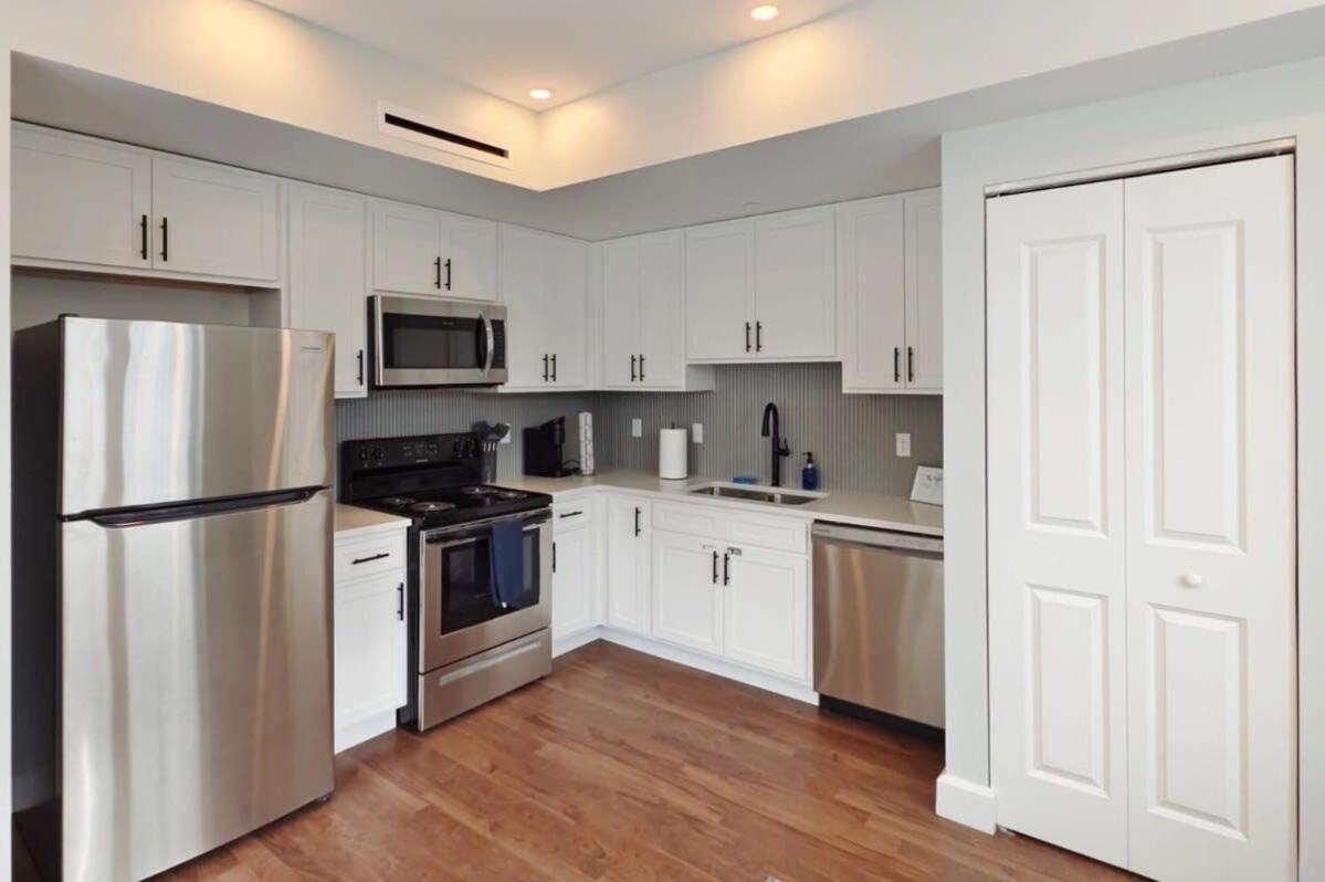 Fun Cozy Apts - 1 25 Mile Walk To Tiaa Bnk Fld Jacksonville Bagian luar foto
