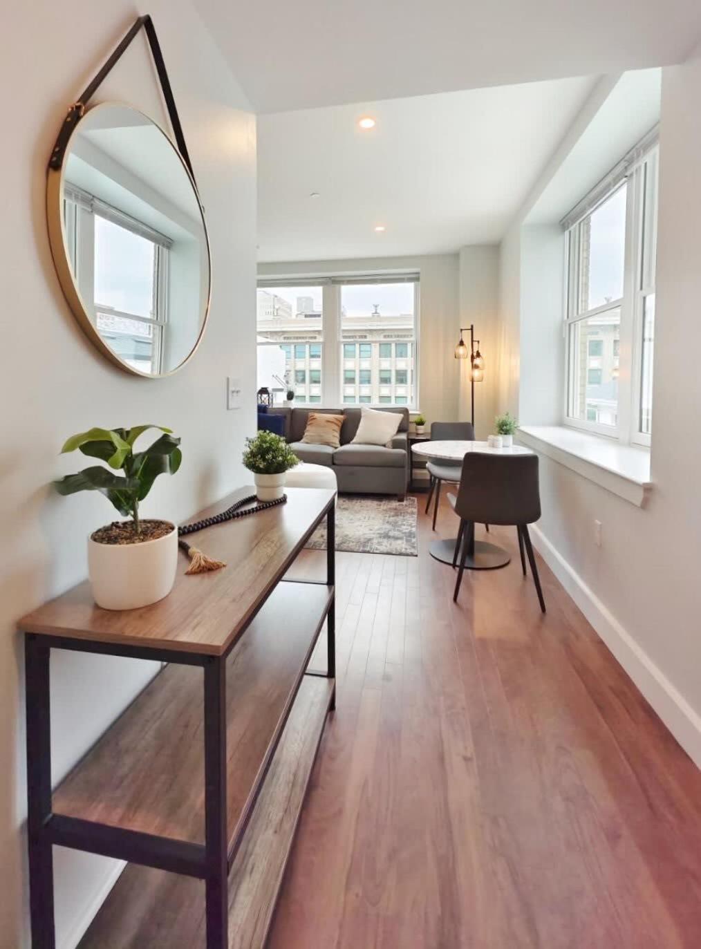 Fun Cozy Apts - 1 25 Mile Walk To Tiaa Bnk Fld Jacksonville Bagian luar foto