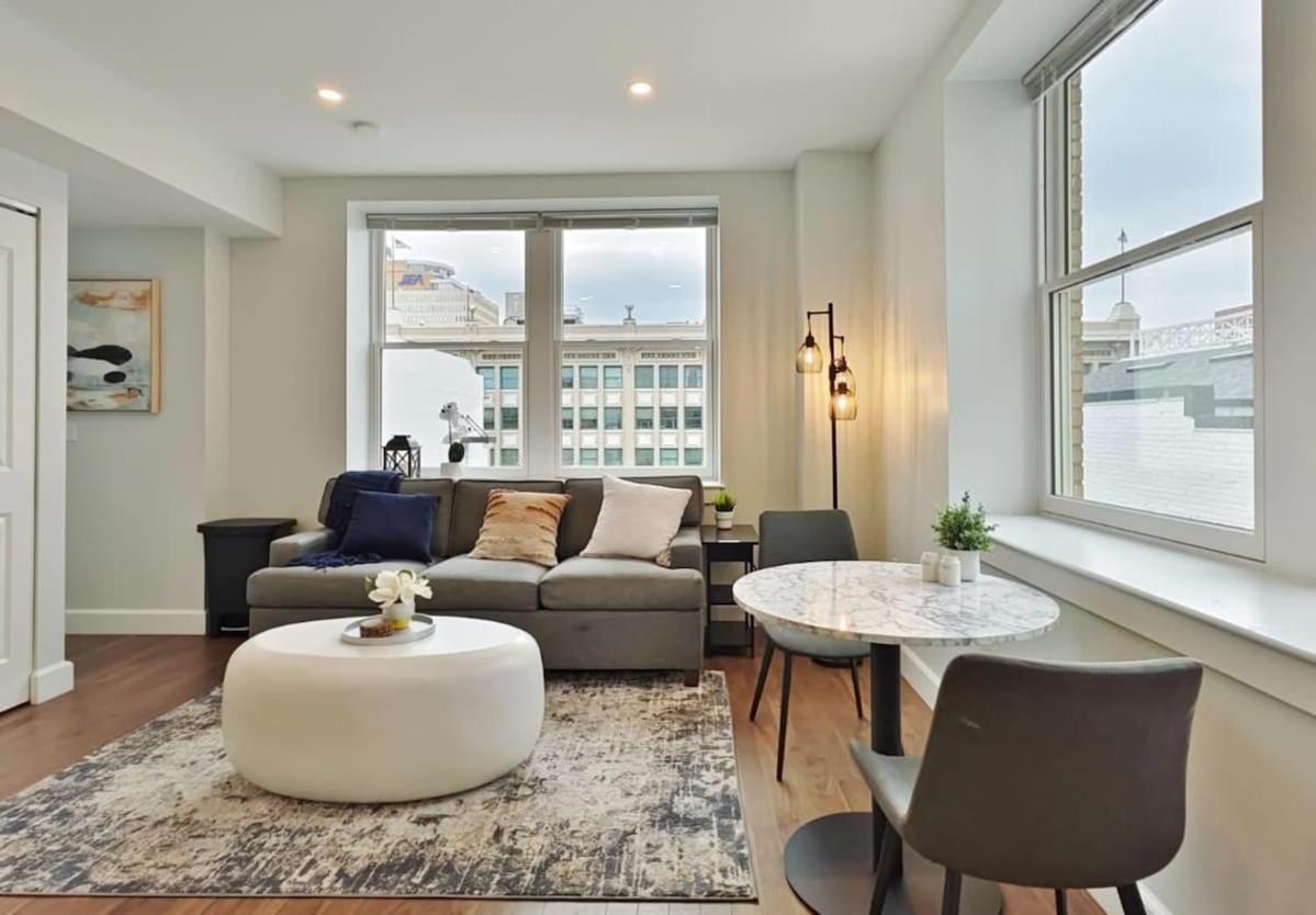 Fun Cozy Apts - 1 25 Mile Walk To Tiaa Bnk Fld Jacksonville Bagian luar foto