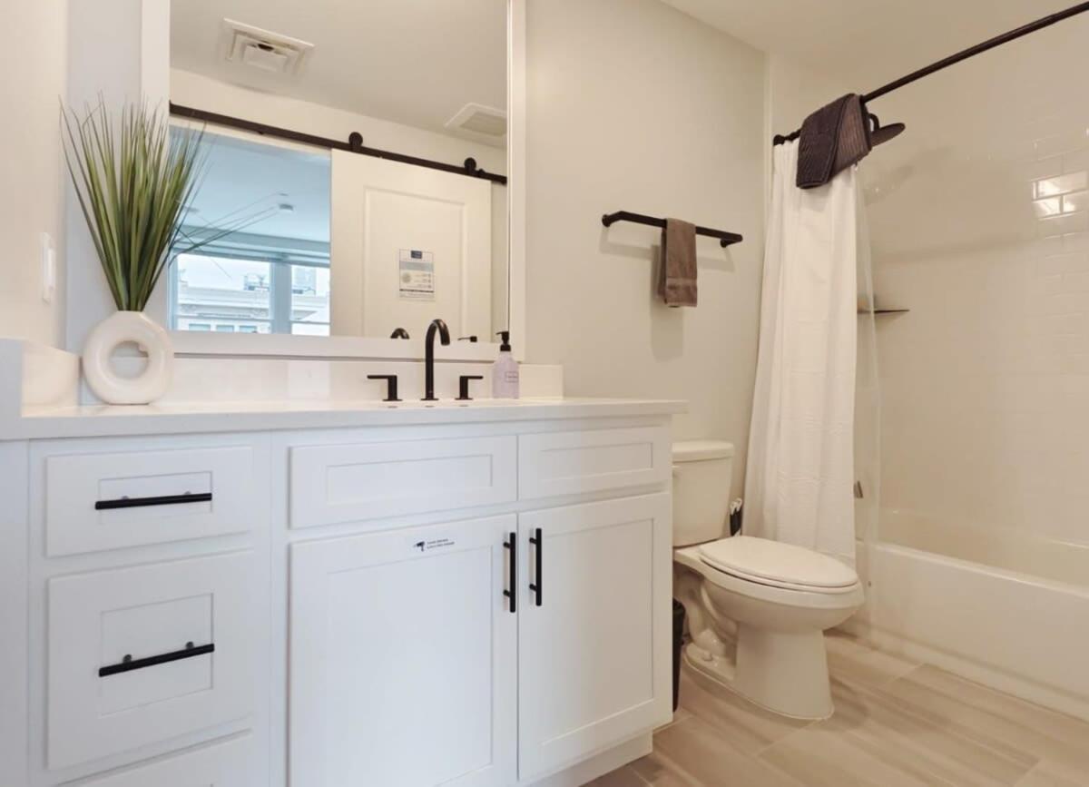 Fun Cozy Apts - 1 25 Mile Walk To Tiaa Bnk Fld Jacksonville Bagian luar foto
